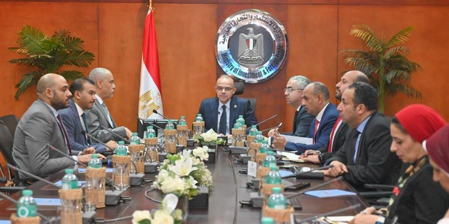 وزير الاستثمار يبحث مع مجموعة العربي خطط التوسع وتعميق التصنيع المحلي